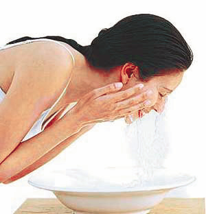 淘米水洗脸可以祛斑美白吗女生,淘米水洗脸洗手可美白滋润皮肤