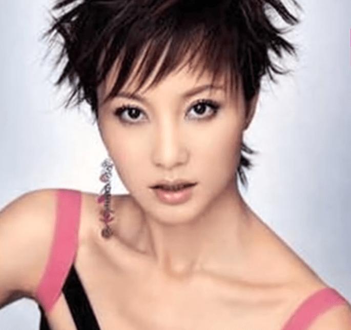 51岁陶虹风波后现身,47岁陶虹婚姻状况