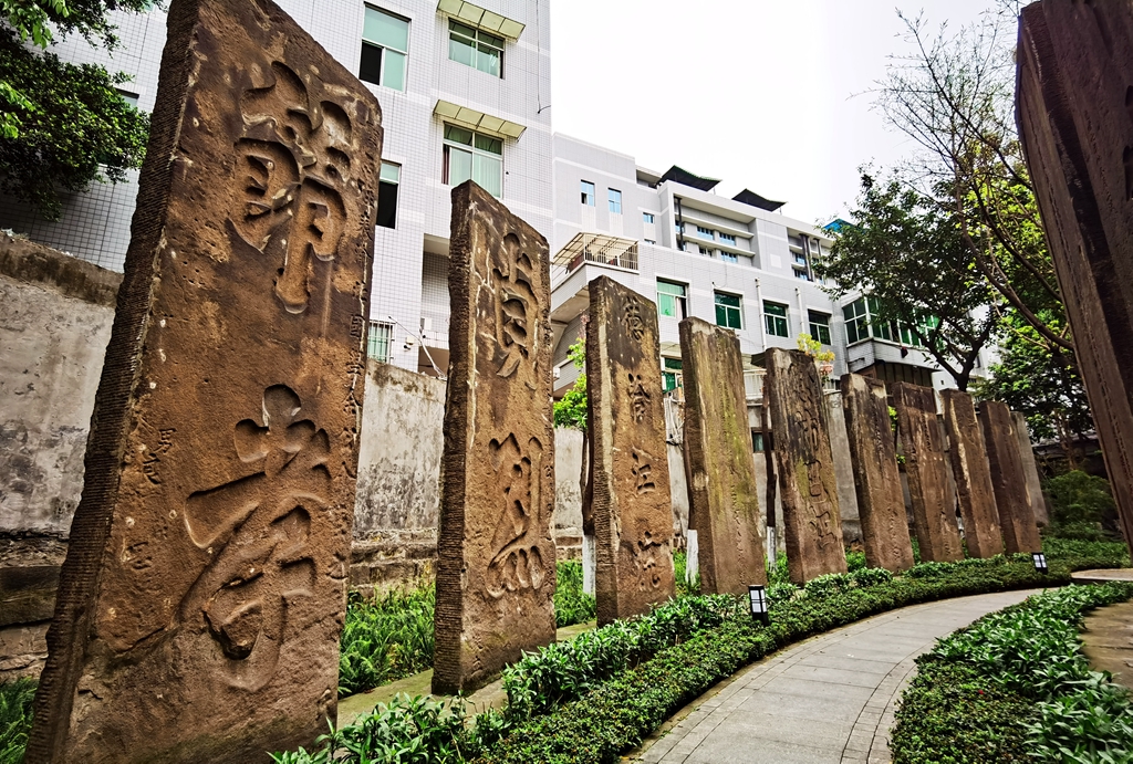 大坪：19块巨碑藏孤岛