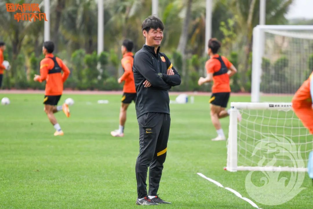 赛前团队热身投篮训练,武汉队第二场热身赛