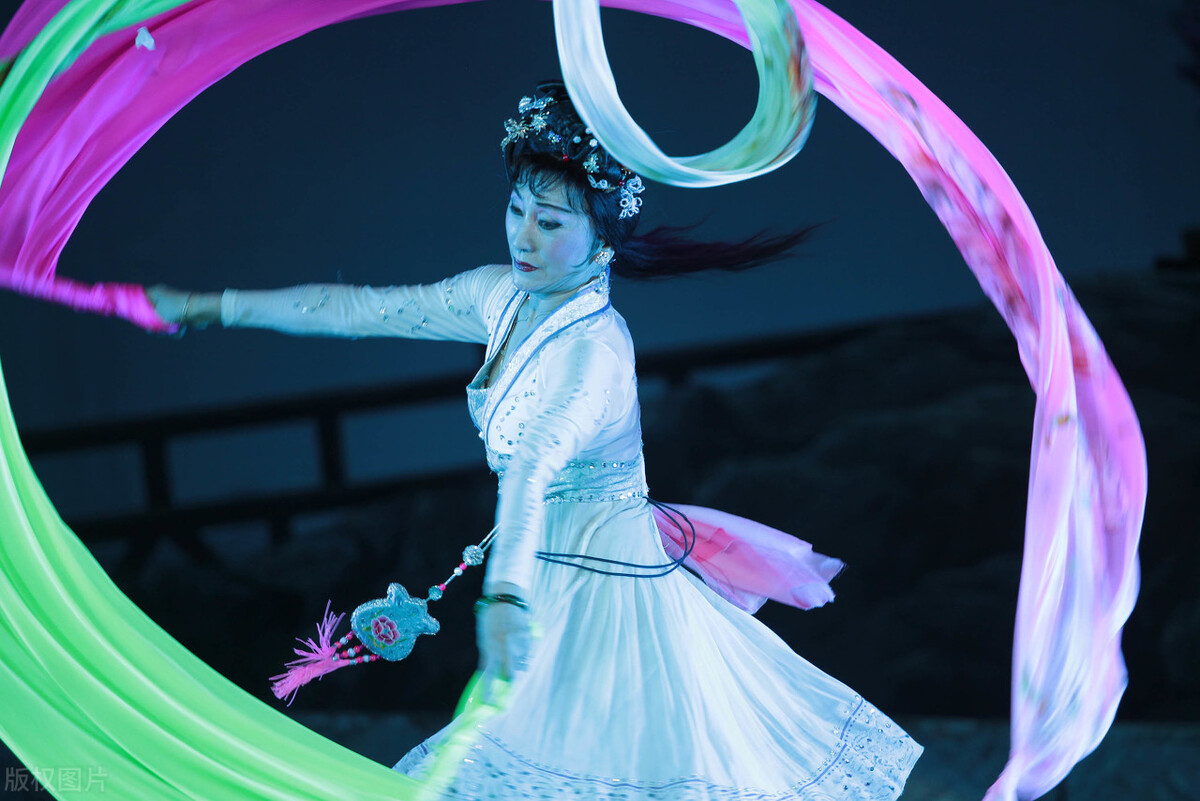 热讽和冷嘲的区别,热嘲冷讽和冷嘲热讽有什么区别