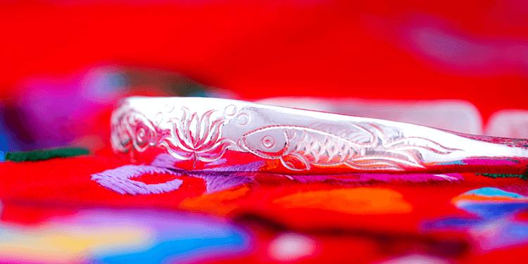 纯银饰品变色吗,纯银饰品为什么发黄