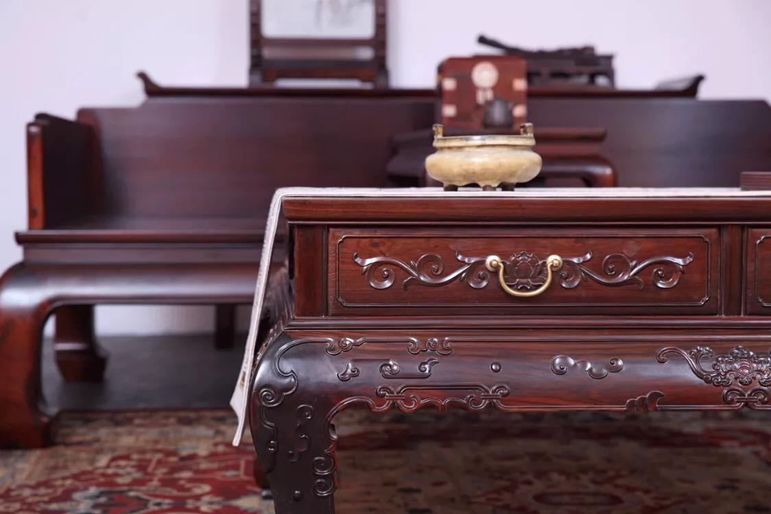 罗汉床当客坐,罗汉床上座