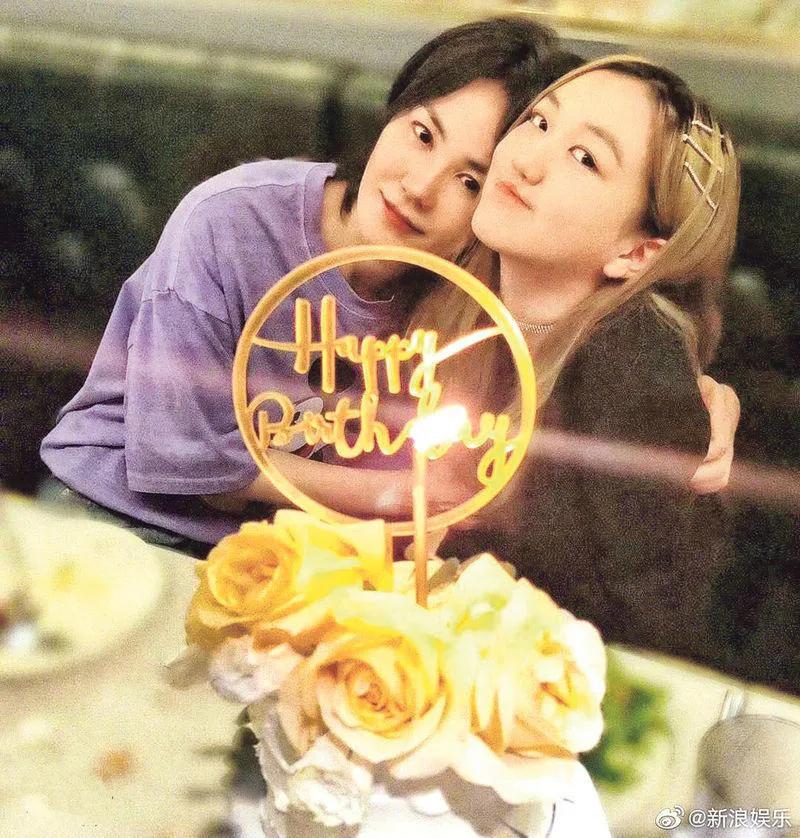 王菲经典广告照片,发几张王菲在90年代初做的广告