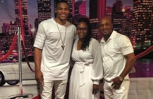 基因突变？比父母高出一个头！博班比父亲高49cm，书豪爸妈1米68