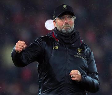 巴萨被淘汰球迷哭了,巴萨被利物浦逆转梅西失落视频