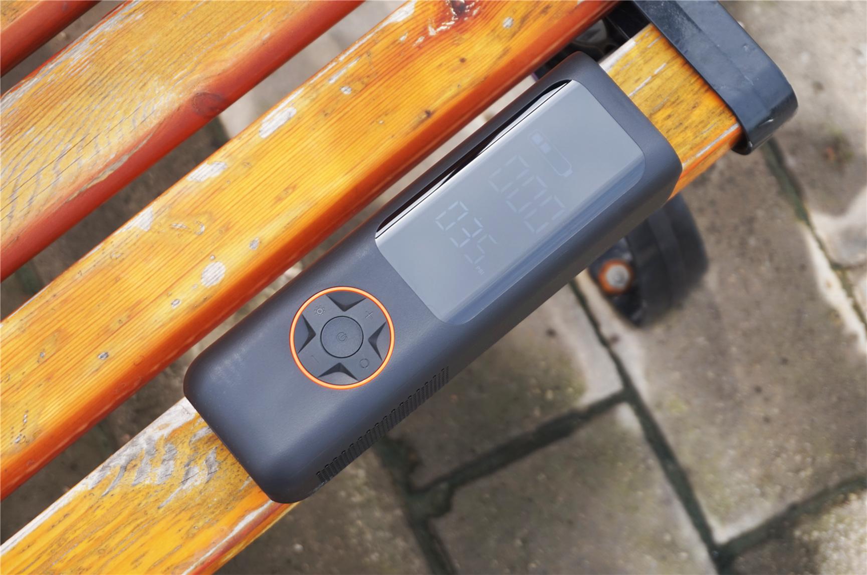 开车遇到胎压不足,跑长途车胎没气用什么打气好