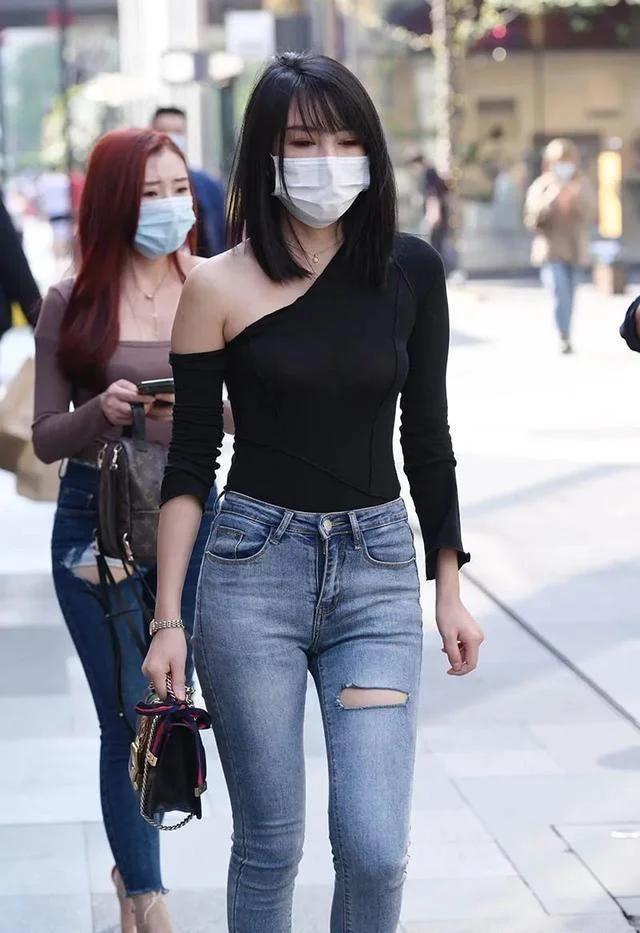 穿牛仔裤的小姐姐腰有多细,好身材牛仔裤小姐姐