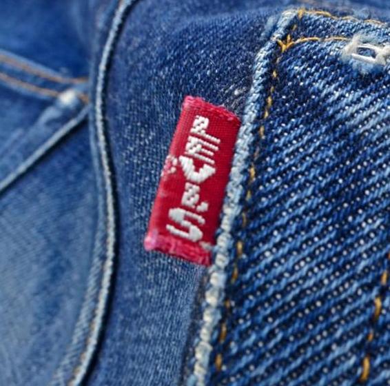牛仔裤是时尚界的经典,牛仔裤是永不过时的经典