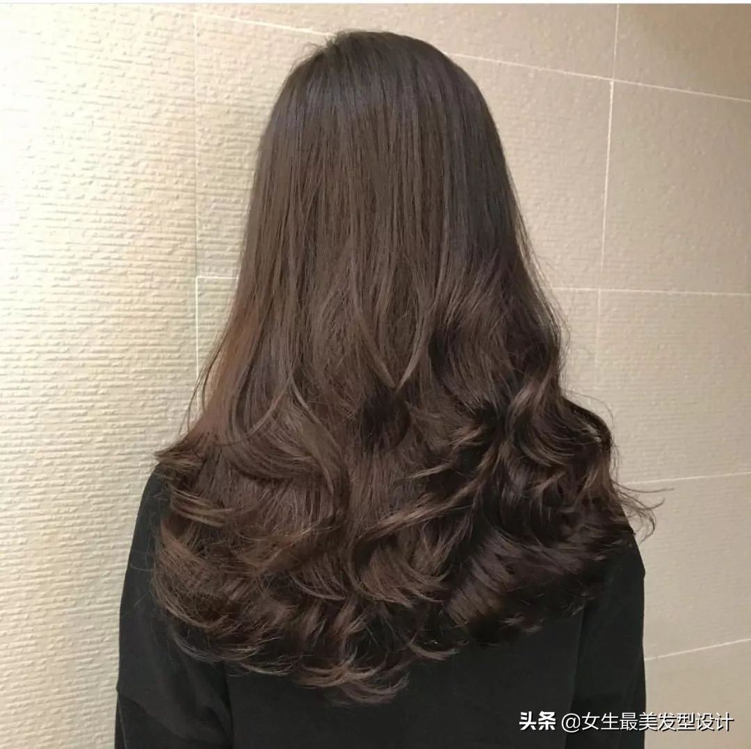 烫发中长内扣怎么打理,烫发女生推荐中长好打理