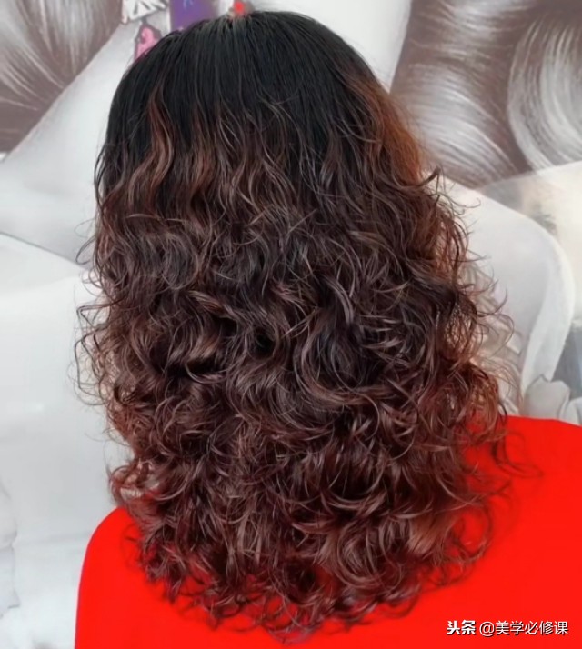 烫发教程软化程度怎么样,如何掌握烫发软化的程度