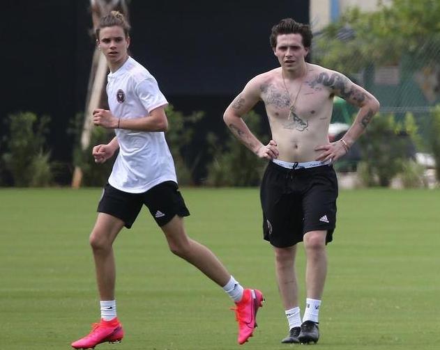 小贝自信秀腹肌是哪一集,小贝秀腹肌