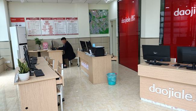 楼市有多惨？重庆某豪宅二十多家中介店混战，如今倒闭一大半？