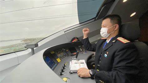 千亿渣土，宝马香车？盘点那些父亲节也飞驰在路上的“爸爸们”