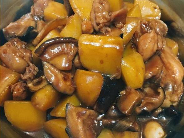 青椒五花肉炒鸡肉家常做法,青椒鸡腿肉最好吃的做法