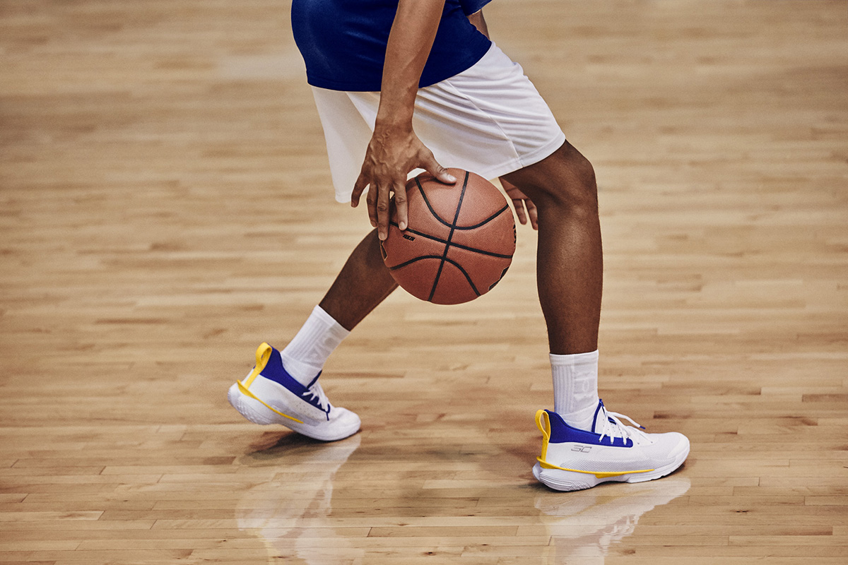 安德玛库里curry2灰色,curry2勇士配色