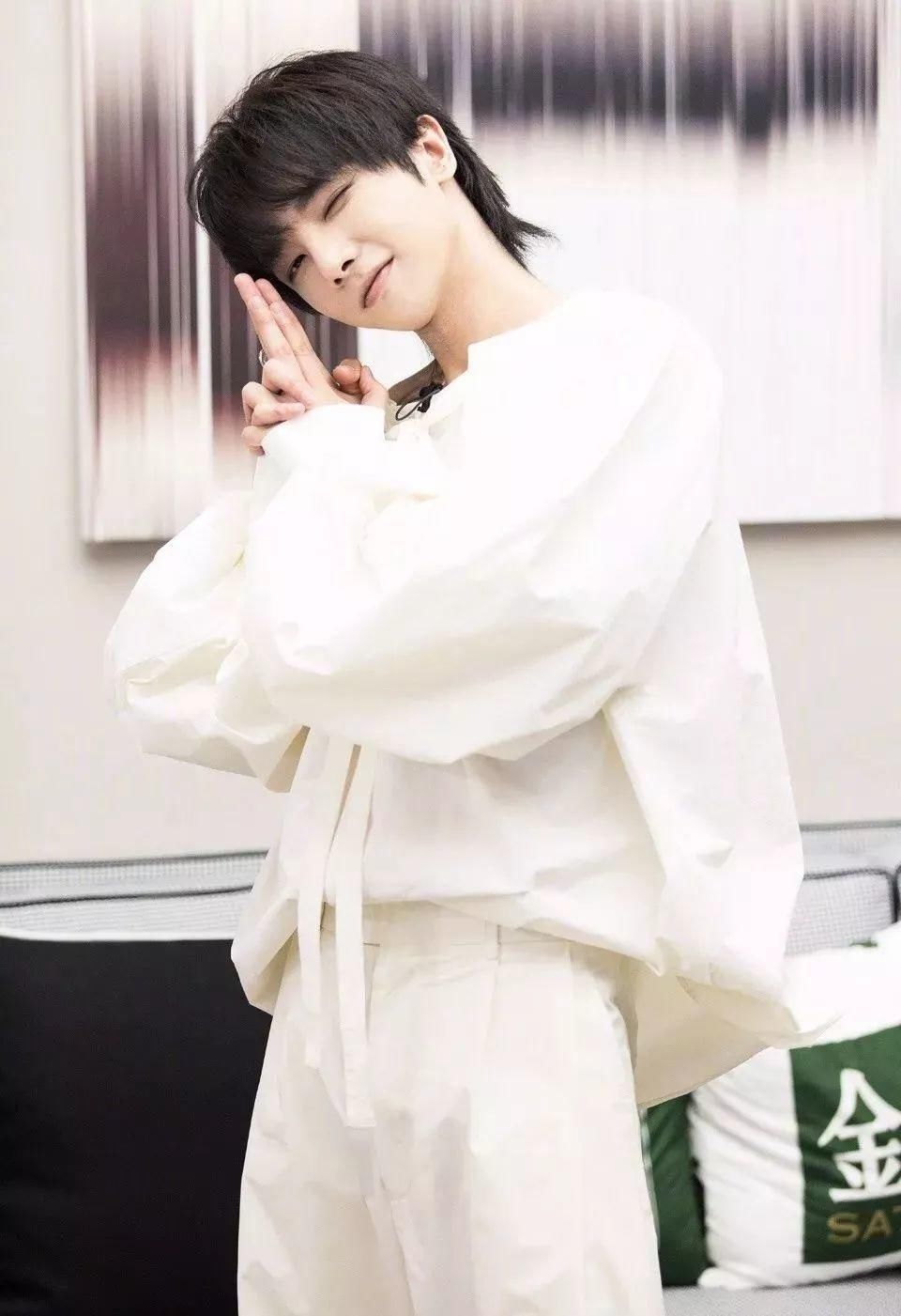 从专业点角度来说华晨宇的歌怎样,怎么客观地评价华晨宇的音乐