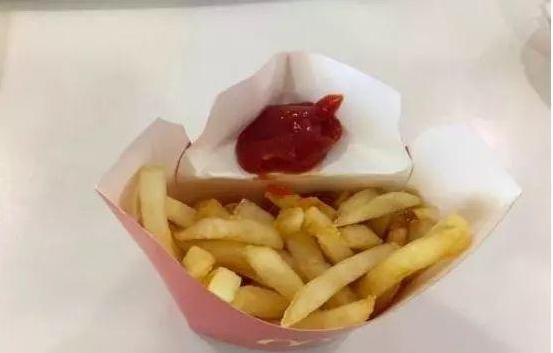 国外kfc薯条蘸番茄酱的正确方法,kfc吃薯条番茄酱挤在哪里