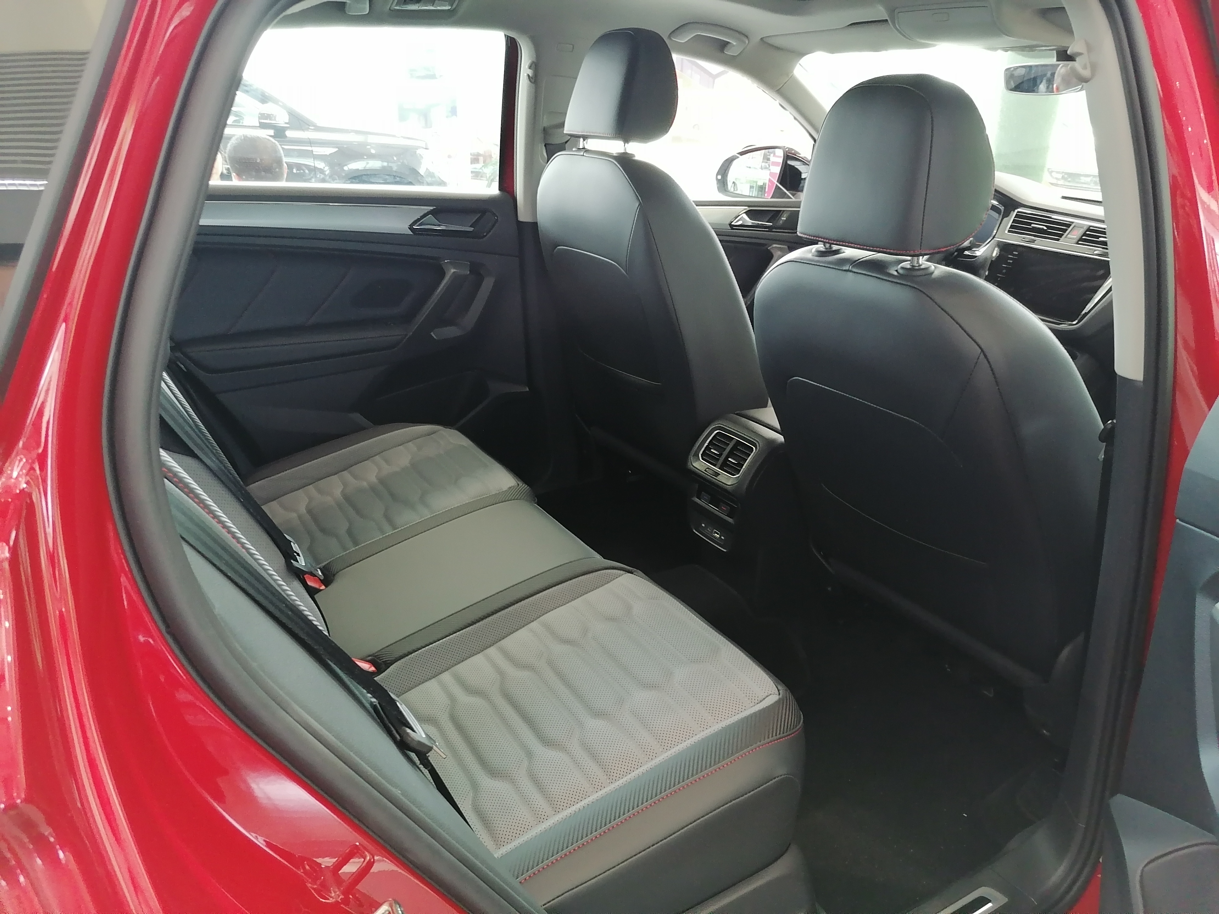 介绍一下2022款大众途观x,颜值与实力上汽大众途观x轿跑suv