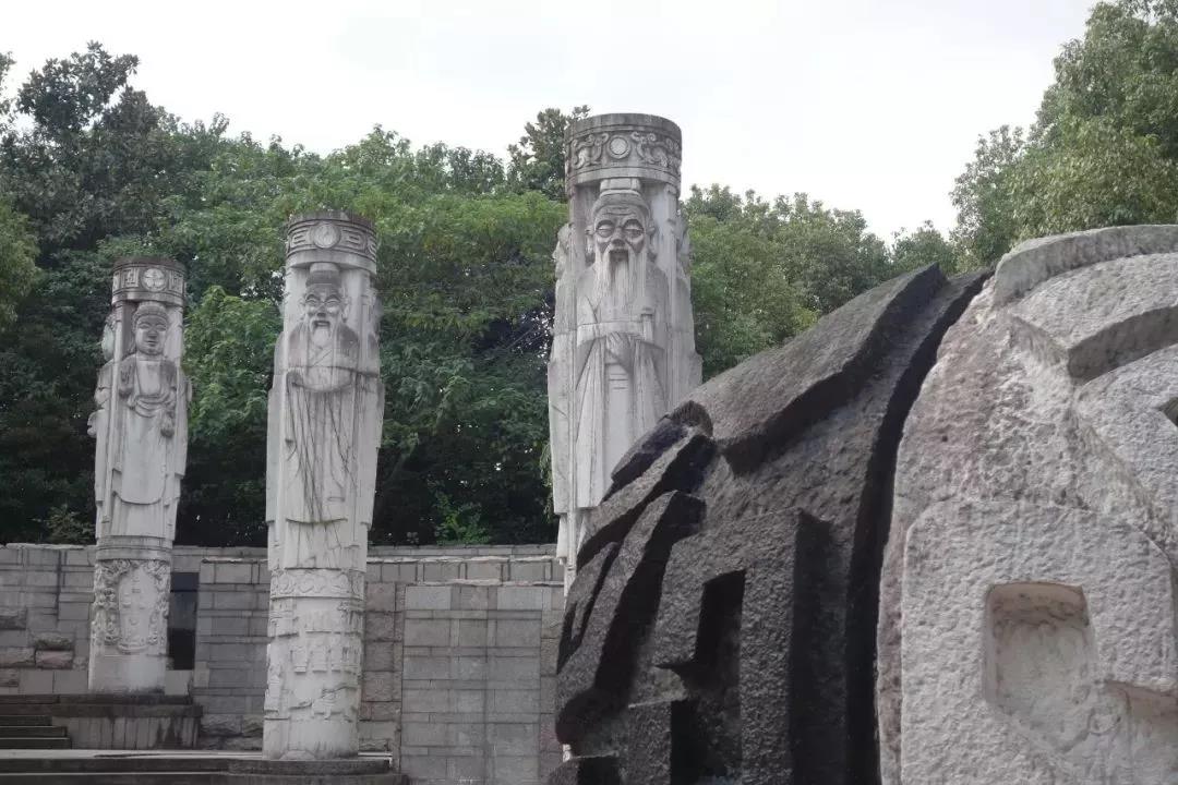 鲁迅笔下的鲁镇是什么样的地方,鲁迅小说中的鲁镇是个怎样的地方