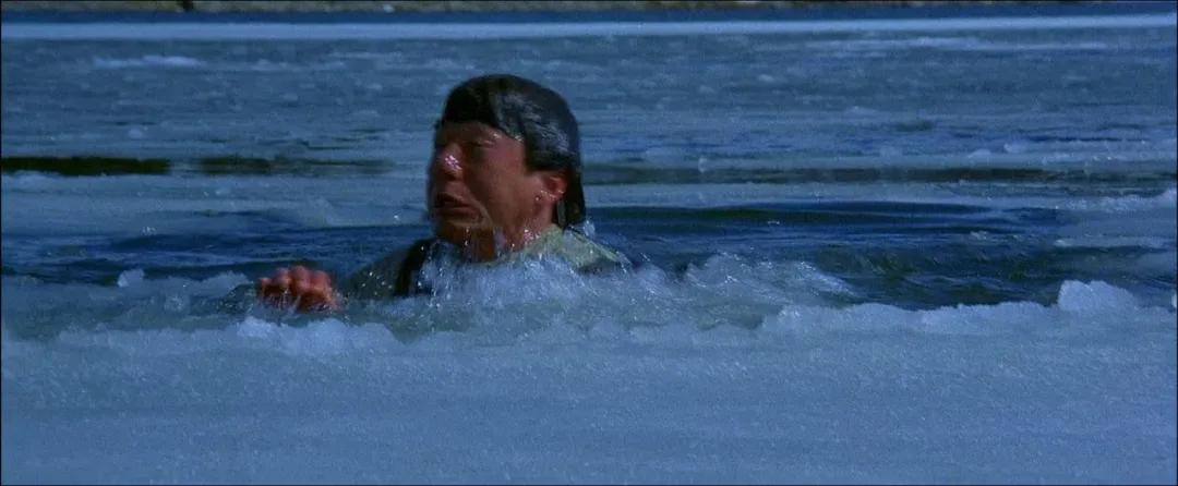 成龙差点丧命的电影镜头,拍电影险些丧命