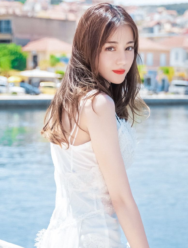 怎么看自己适合化浓妆还是淡妆,判断淡颜还是浓颜照片