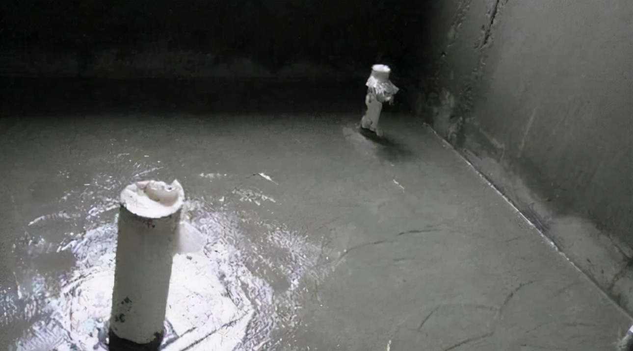 阳台下水管弯头漏水各种修补方法,阳台墙壁渗水怎么快速找出漏水点