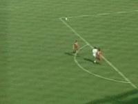 支点中锋踢前腰,足球支点中锋的位置和打法