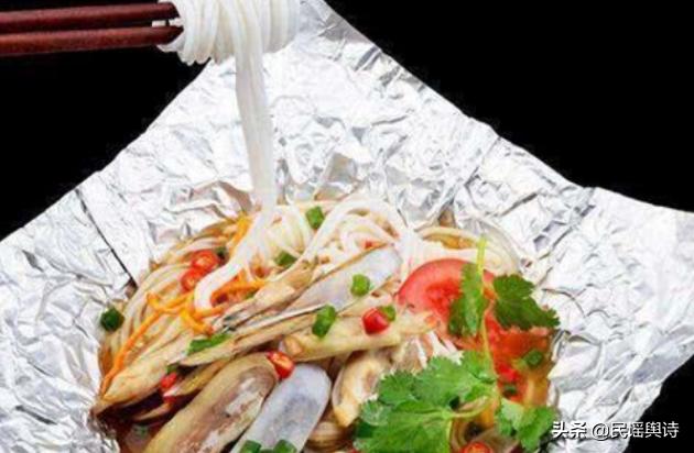 香菇鸡胸肉酱米线的家常做法,蛋包炒米线做法