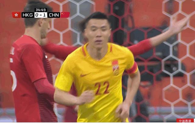 2-0！中国足球终于赢了，结束6场不胜尴尬，送对手东亚杯9连败
