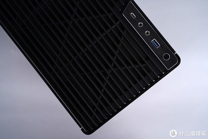 乔家一物：大号ITX装机分享，黑白美学的体现