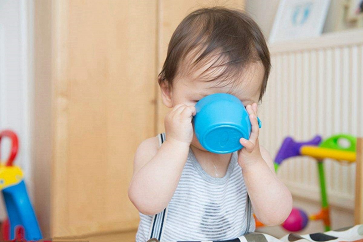 孩子嘴唇干裂起皮怎么快速解决,喝水多但嘴巴干裂起皮什么原因