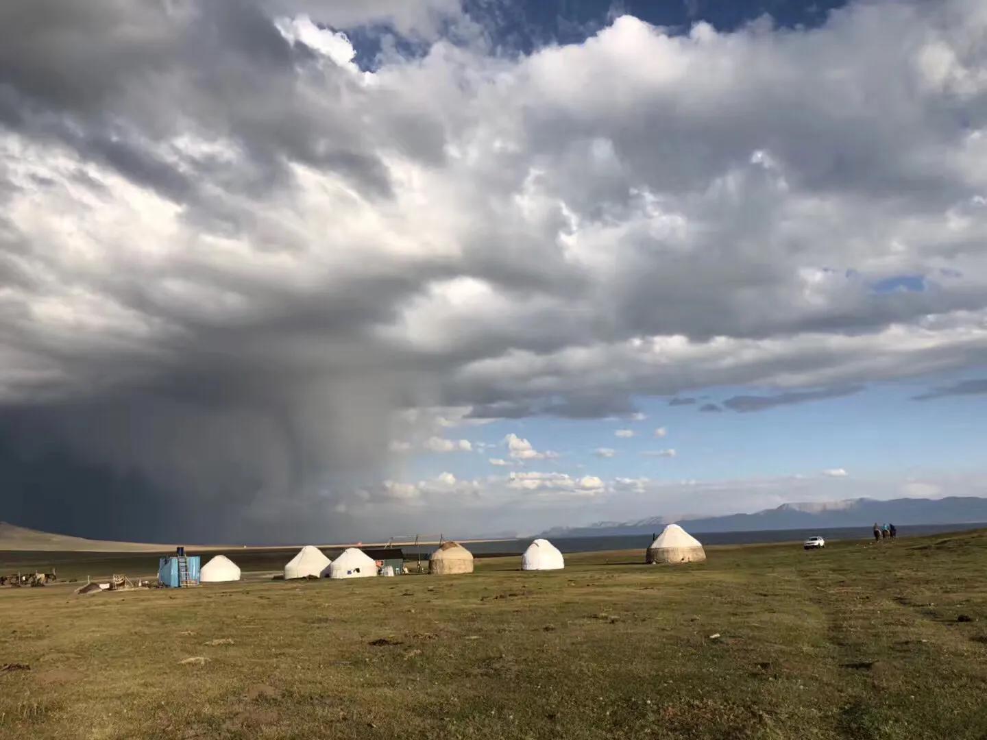 少年骑马去越野，自驾15天横穿小国家，硬核车手爸爸还输了