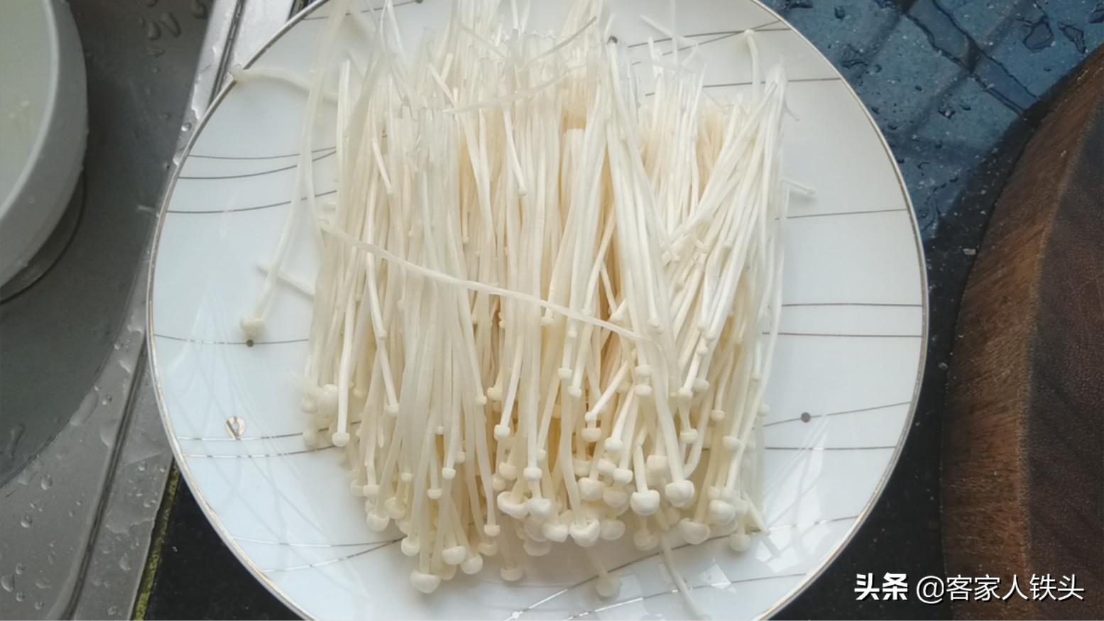 2条草鱼1块豆腐教你最好吃的做法,红烧草鱼头豆腐的做法大全家常