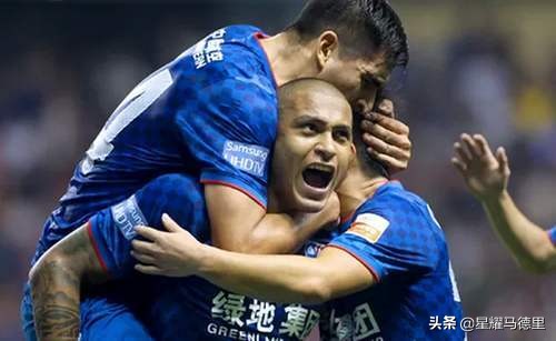 唏嘘！申花30岁外援旧将已1年无球可踢，他曾是中超首轮戴帽第1人