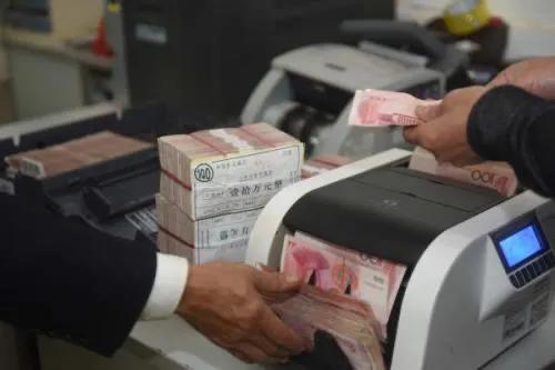 邮政银行存一年20万有多少利息,在邮政银行存120万一年有多少利息