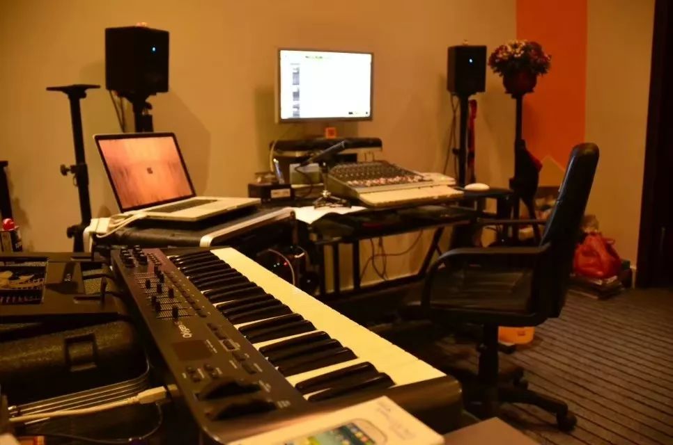 潢川90后知名音乐人，18岁靠一把吉他月入18000元！