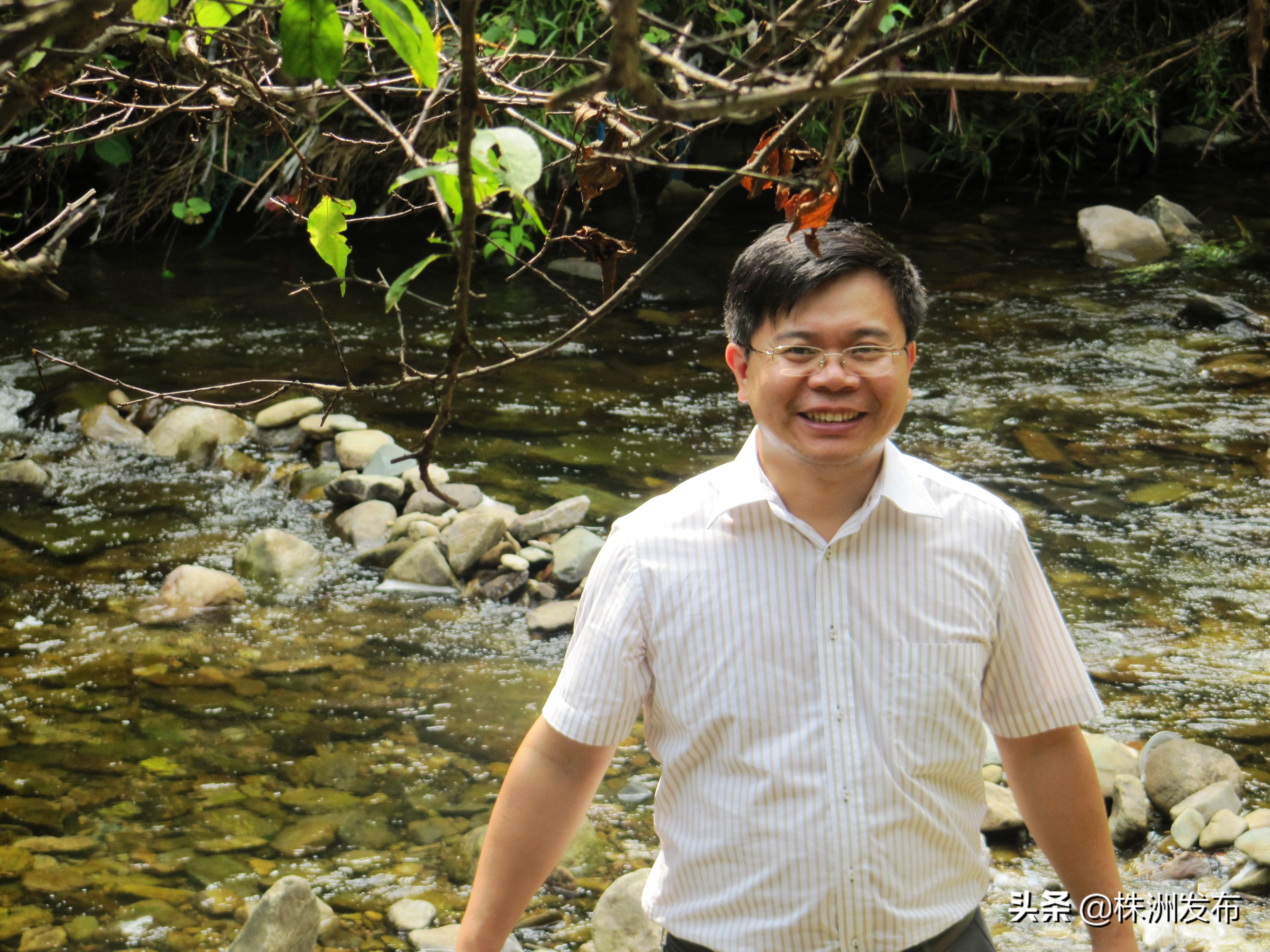 国庆节盛典看直播，最幸福的株洲人是他！从株洲出差到邵阳，把他美醉了