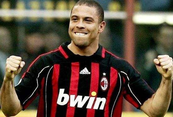 小罗和大罗是几号球衣,足坛球衣号码代表人物