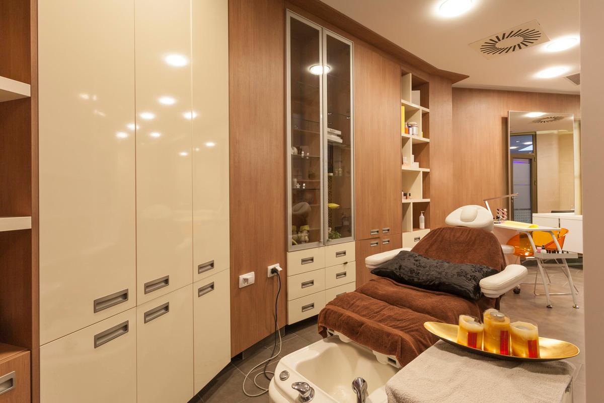 美容院8000元,美容院收款49800