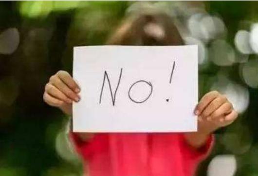 巴西舞蹈家进行“艺术”表演，一位母亲行为引众怒，性教育不可少