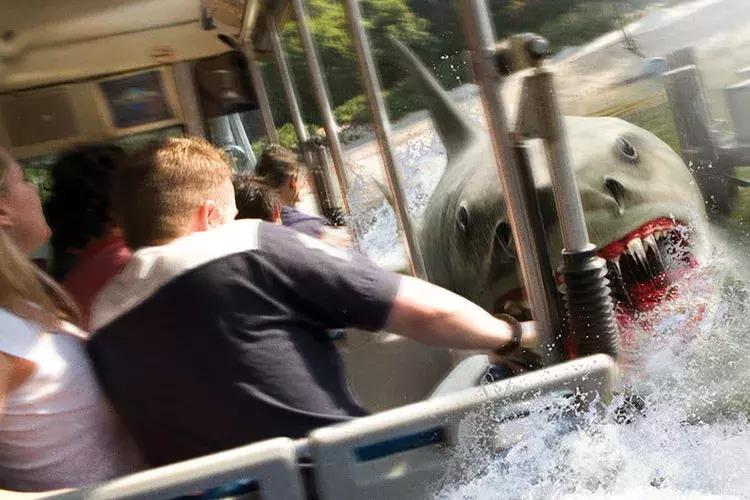 放假了和你爱的人去一次游乐场,一定要和自己爱的人去一次游乐场