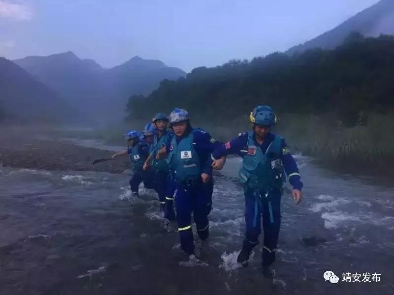 致敬最美逆行者白衣天使,致敬危难时刻的逆行者