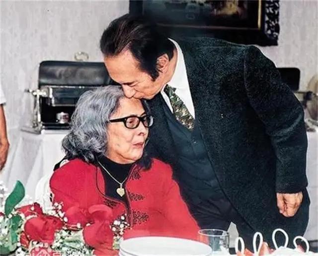 赌王葬礼有多少顶级名人大咖出席,赌王葬礼棺材多少钱