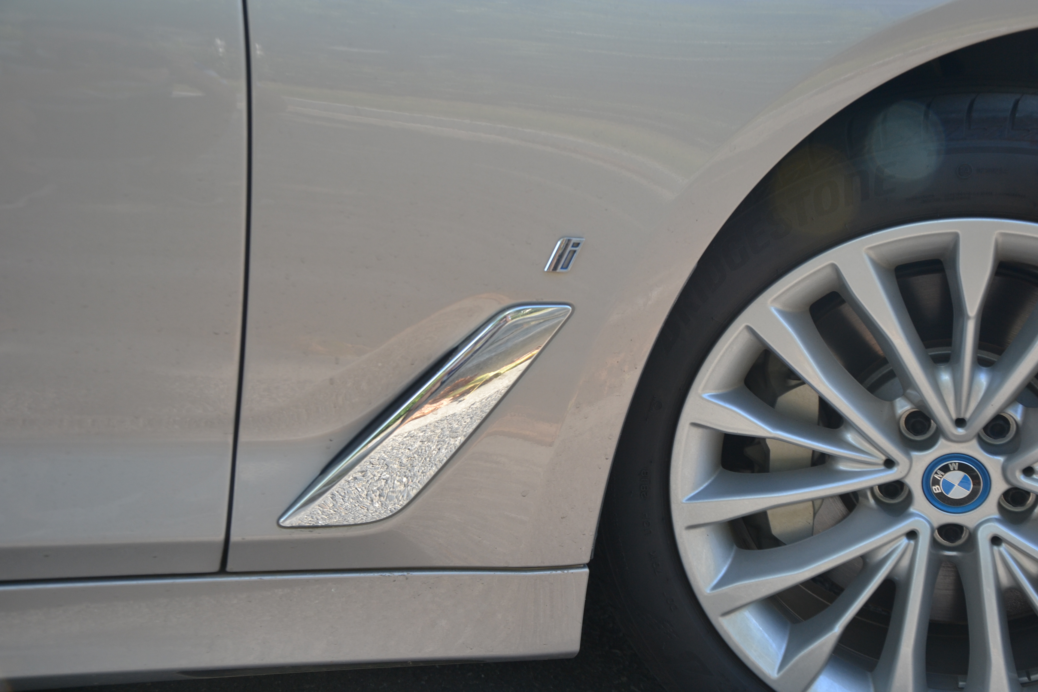 宝马530le混动可以边跑边充电吗,宝马530le新能源驾驶感受