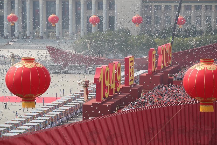7万个气球腾空而起,七万只气球