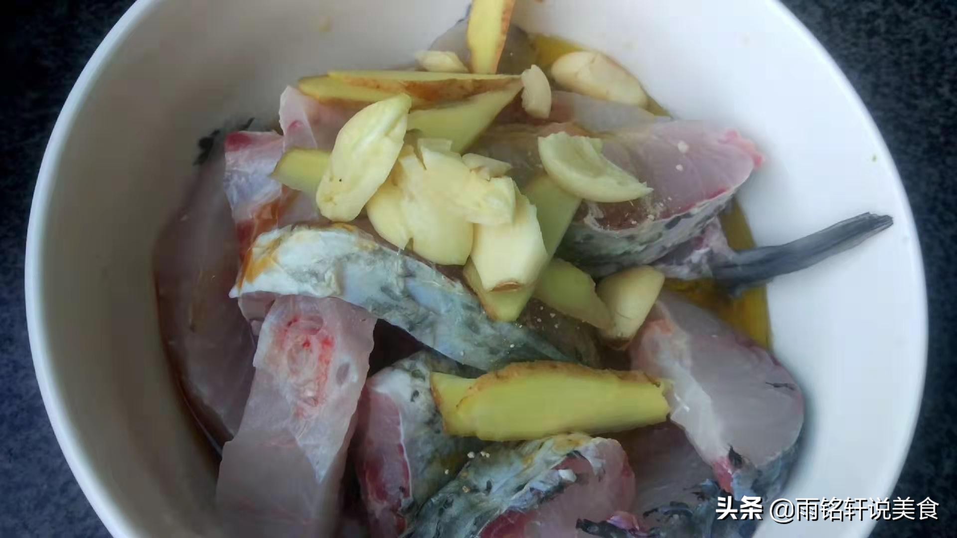 一斤多点的草鱼怎么烧才好吃,这才是正宗的草鱼做法