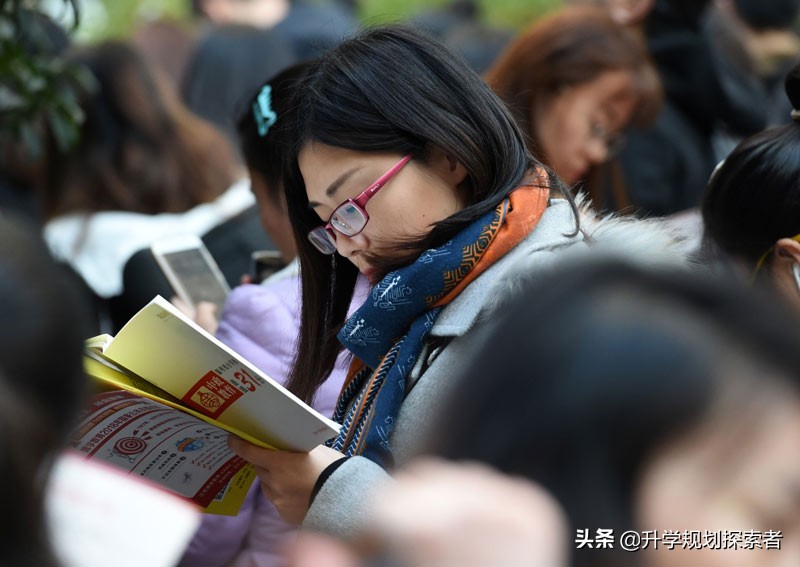 新闻传播专业考研学校排名一览表,新闻传播学考研最好的学校排名