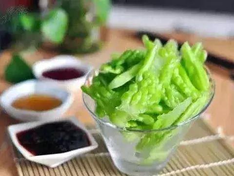 苦瓜虽然味苦，但它自苦而不以苦人，有君子之德焉！