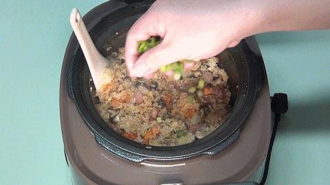 在家做“懒人饭”，有肉有菜还有饭，喷香好吃，孩子都能吃两碗